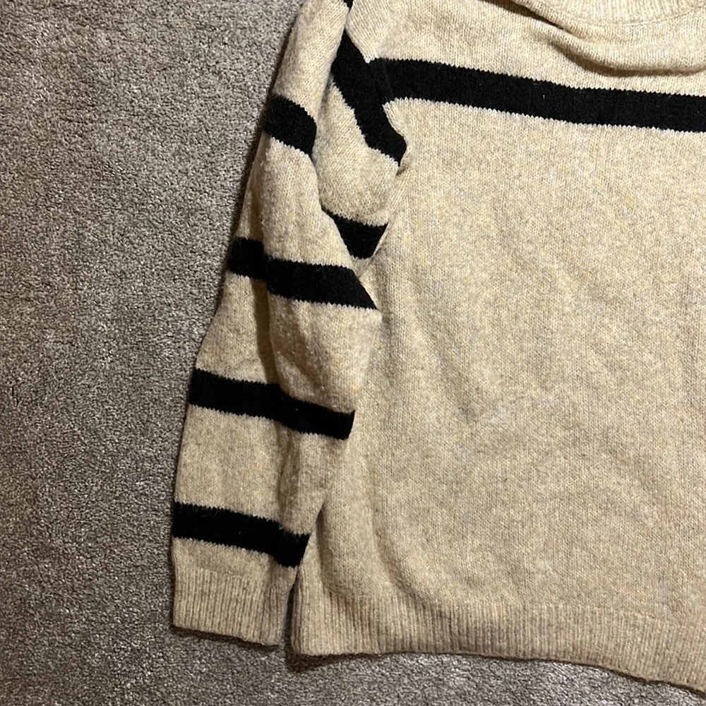Sweater - Picture 3 of 4